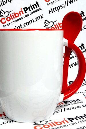 Taza blanca, interior de color rojo /cuchara