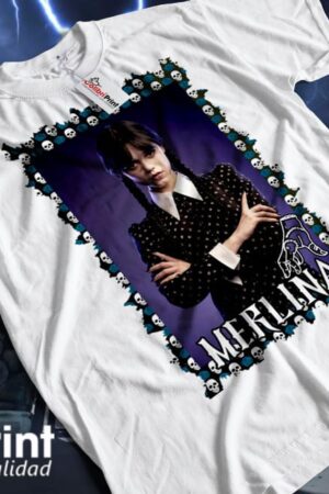 Playera de Merlina Addams y Dedos