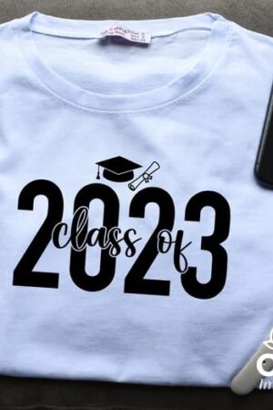 Playera blanca graduación diseño de birrete con diploma