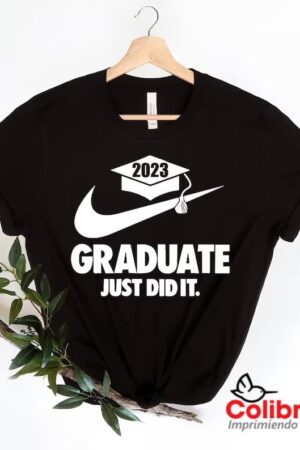Playera negra graduación con estilo