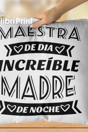 Cojín "Maestra de día, increíble madre de noche"