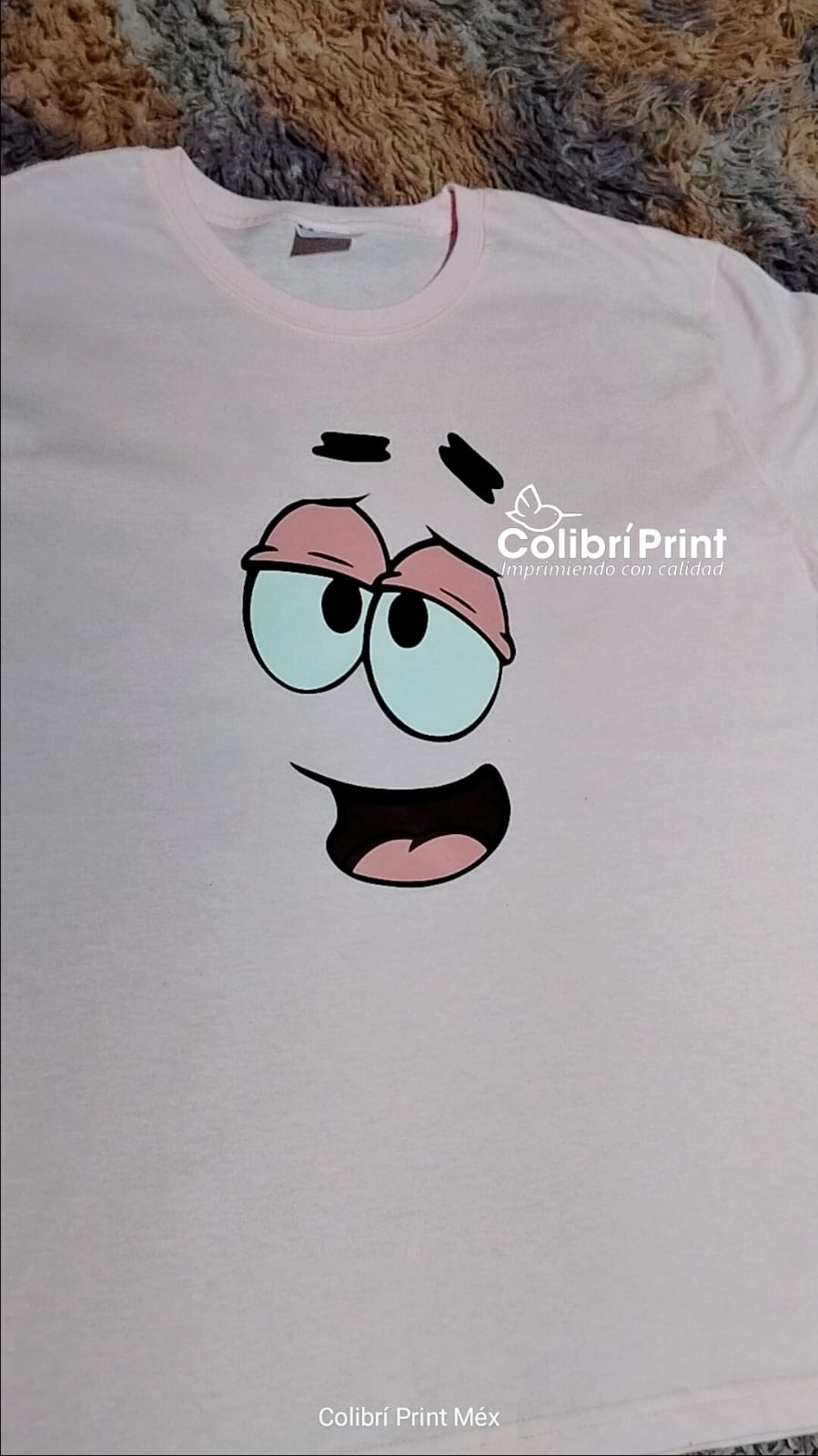 Playera de caricatura rosa